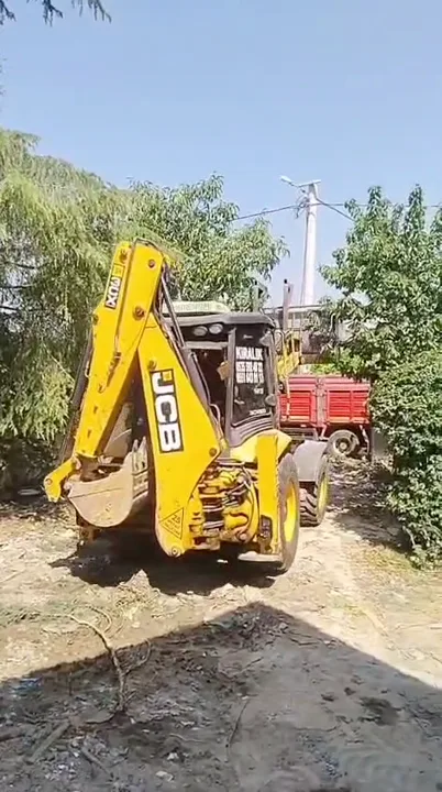 Kazıcı Yükleyici ile Saha Çalışması